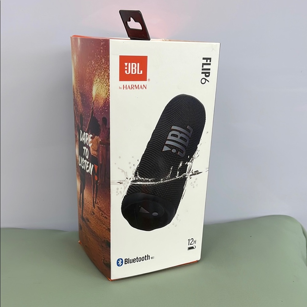 JBL Flip 6 Portable Speaker in Black